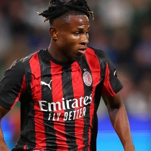 记者：丘库埃泽已经前往伦敦，即将接受富勒姆体检