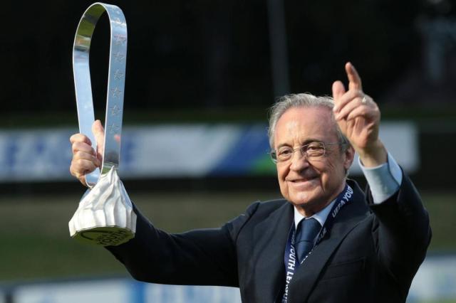 florentino_perez_posa_con_la_youth_league_foto_cordon_press_001.jpg